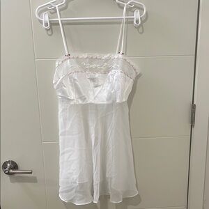 California Dynasty: Vintage Elegant White Lace Chemise